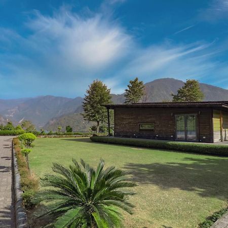 Saffronstays Paradise Pines, Dehradun - Cliff Villa With Valley & Forest Views Ngoại thất bức ảnh