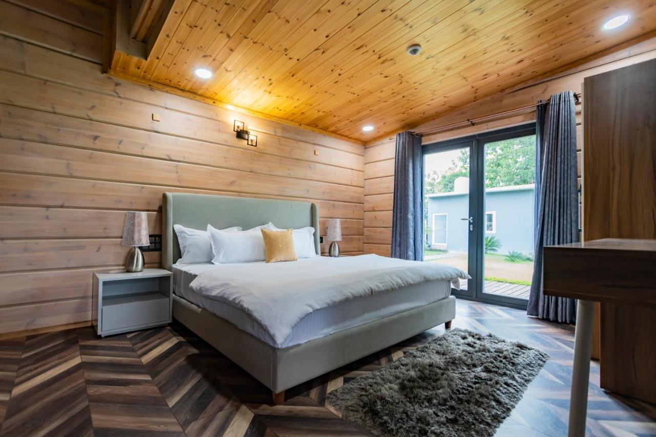 Saffronstays Paradise Pines, Dehradun - Cliff Villa With Valley & Forest Views Ngoại thất bức ảnh