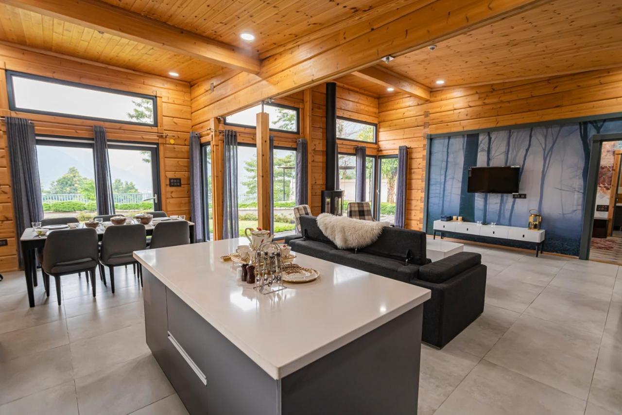 Saffronstays Paradise Pines, Dehradun - Cliff Villa With Valley & Forest Views Ngoại thất bức ảnh